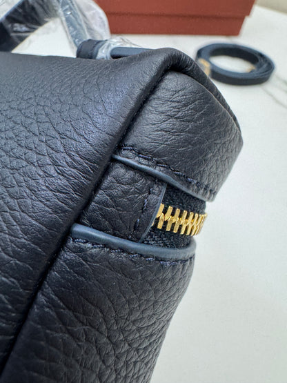 LORO PIANA Extra Pocket 19 海軍藍金扣