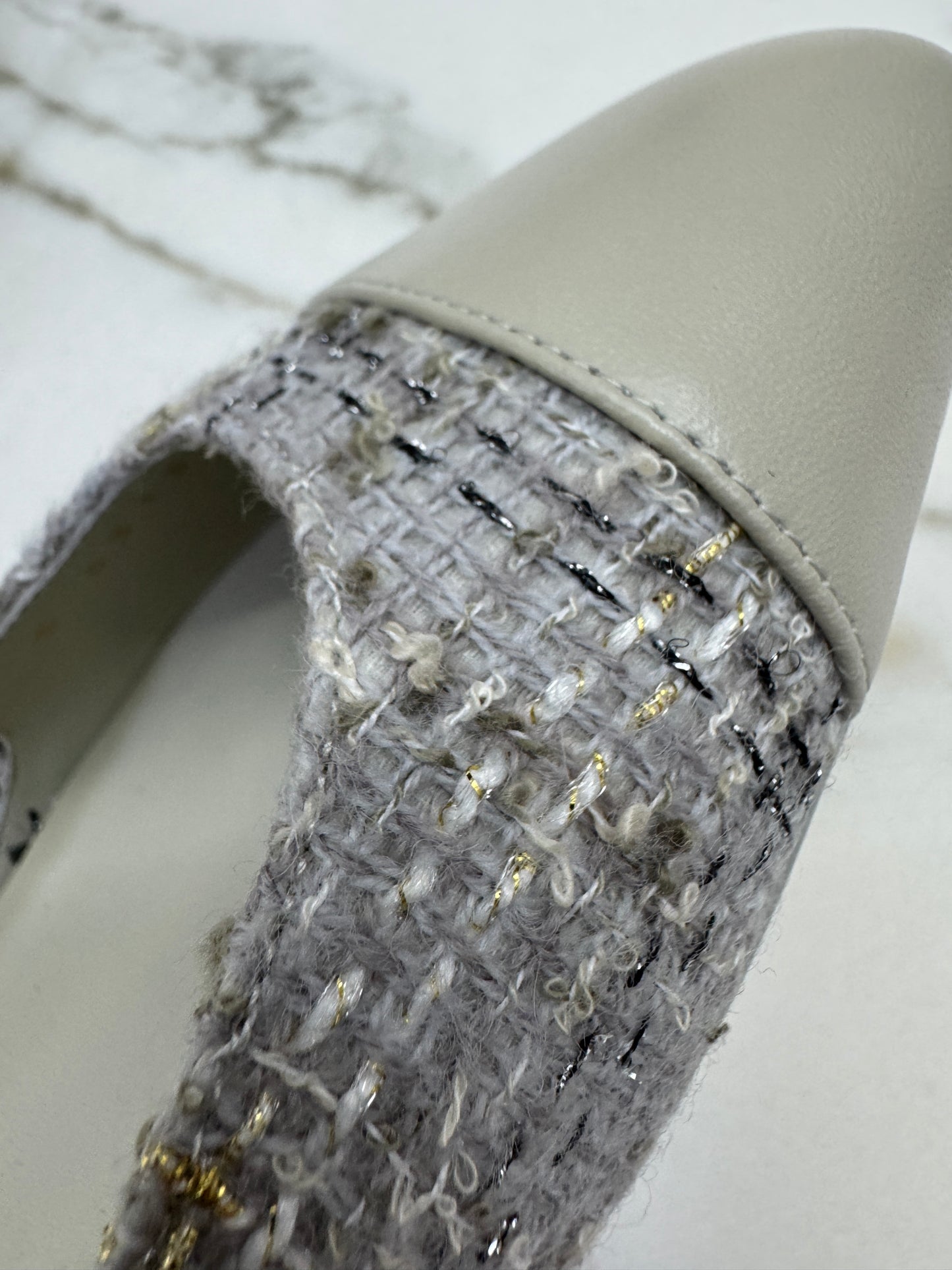 CHANEL 25B 灰白色金絲線Tweed Slingback