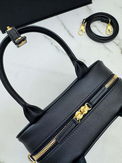 CHANEL 26A Mini 保齡球包 黑色