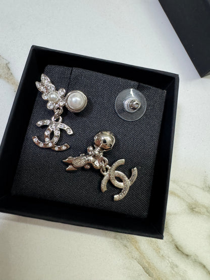 CHANEL 21V 珍珠水鑽耳環