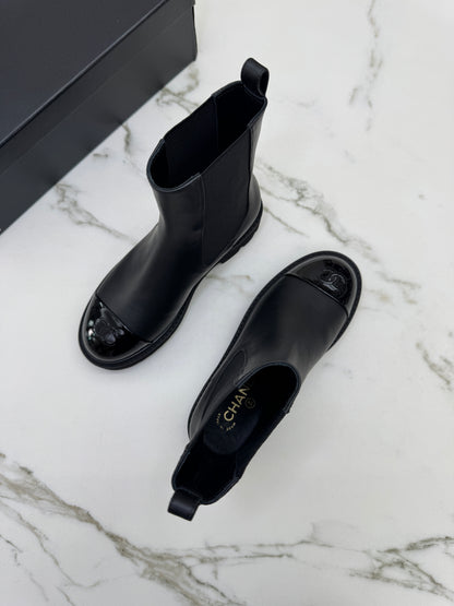 CHANEL 22C 漆皮拼牛皮 切爾西短靴 Chelsea Boots