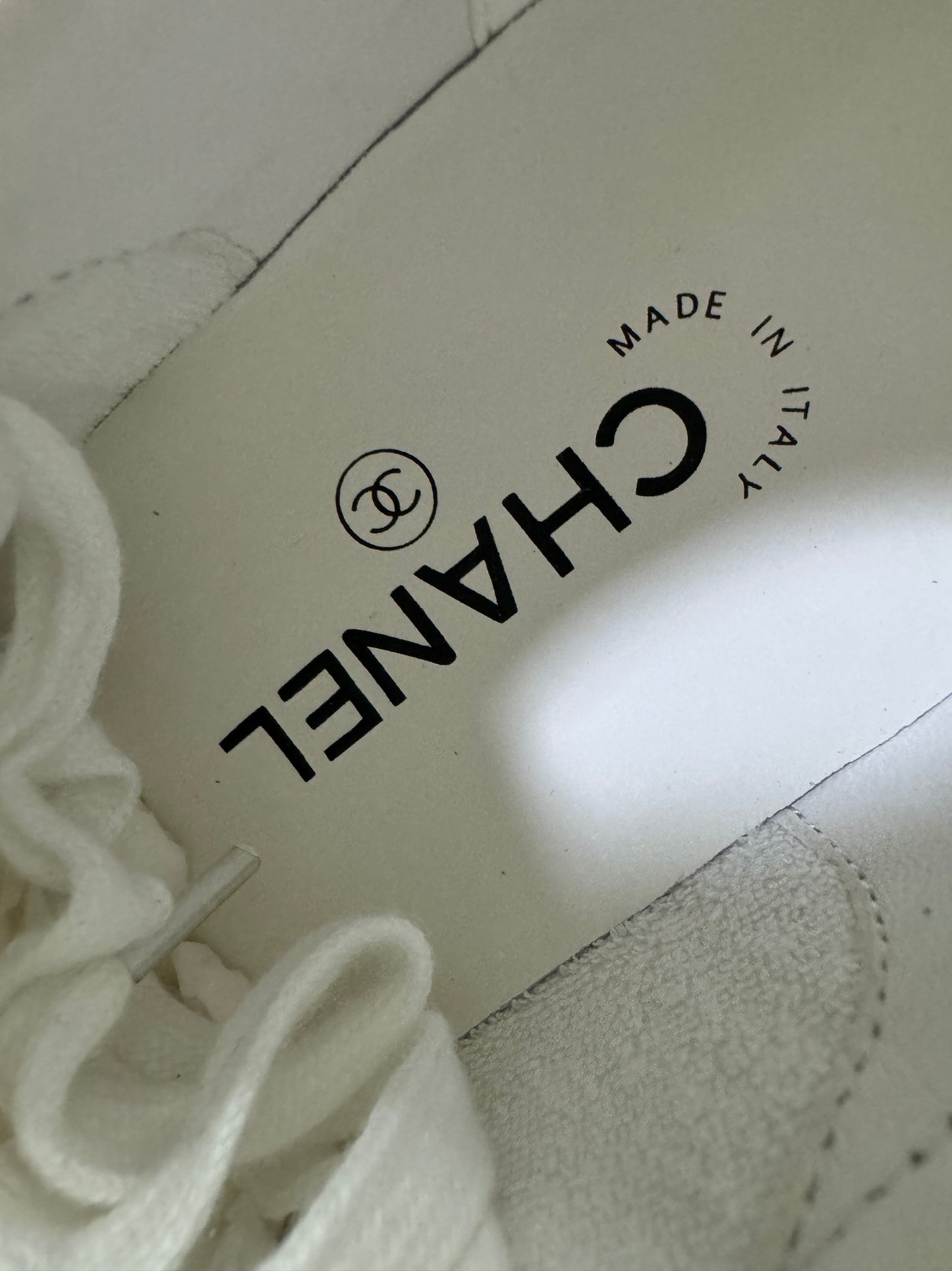 CHANEL 全皮燙金小白鞋 Sneakers