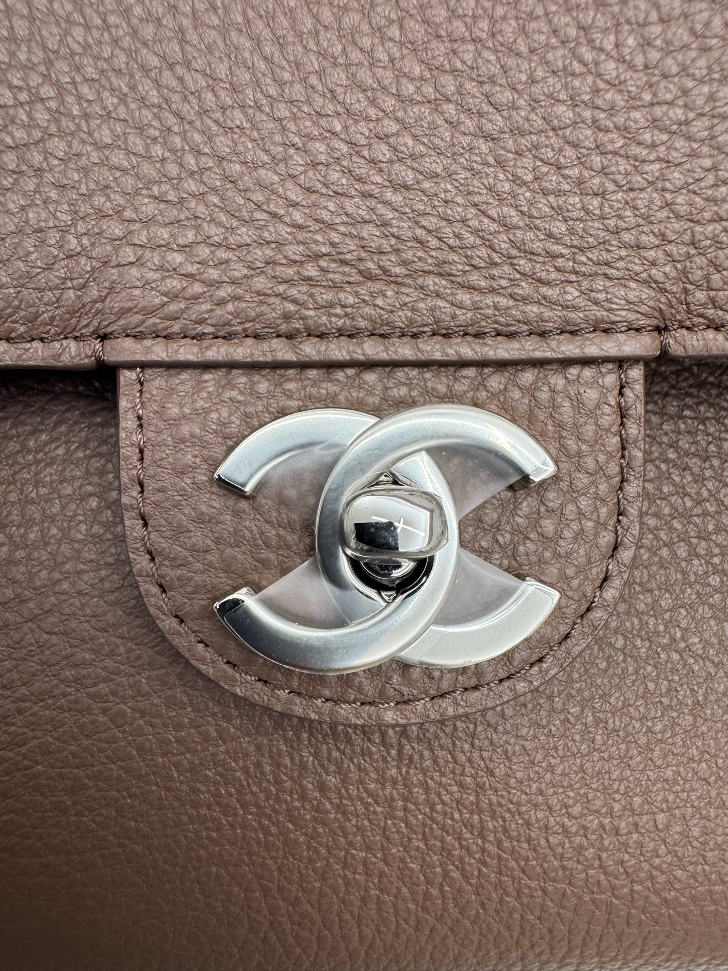 CHANEL 26S Maxi Flap Small 32cm 淺棕色