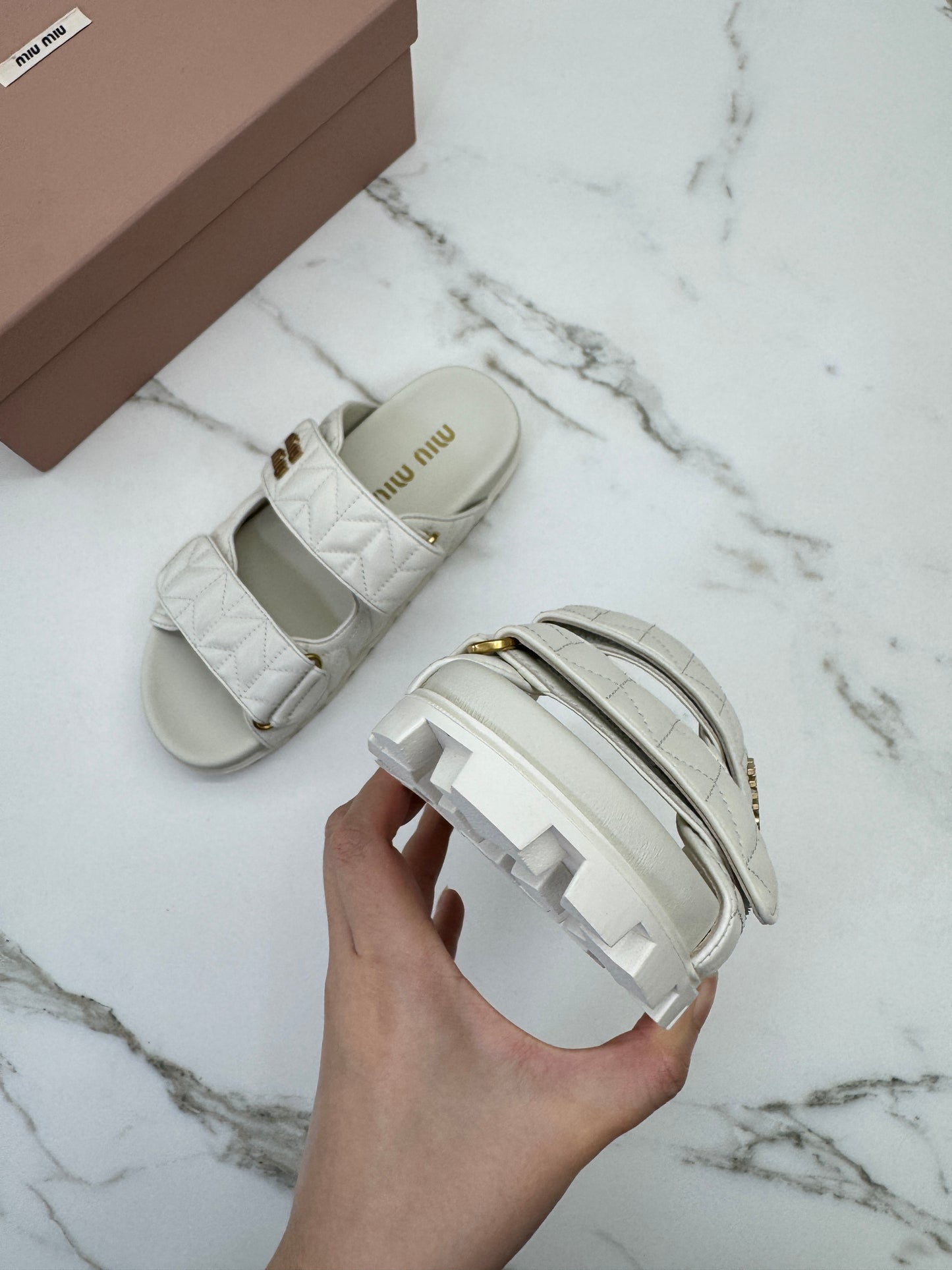 MIU MIU 魔術貼涼鞋 米白色羊皮