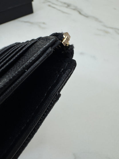 CHANEL L型拉鏈卡包 雕刻菱格扣