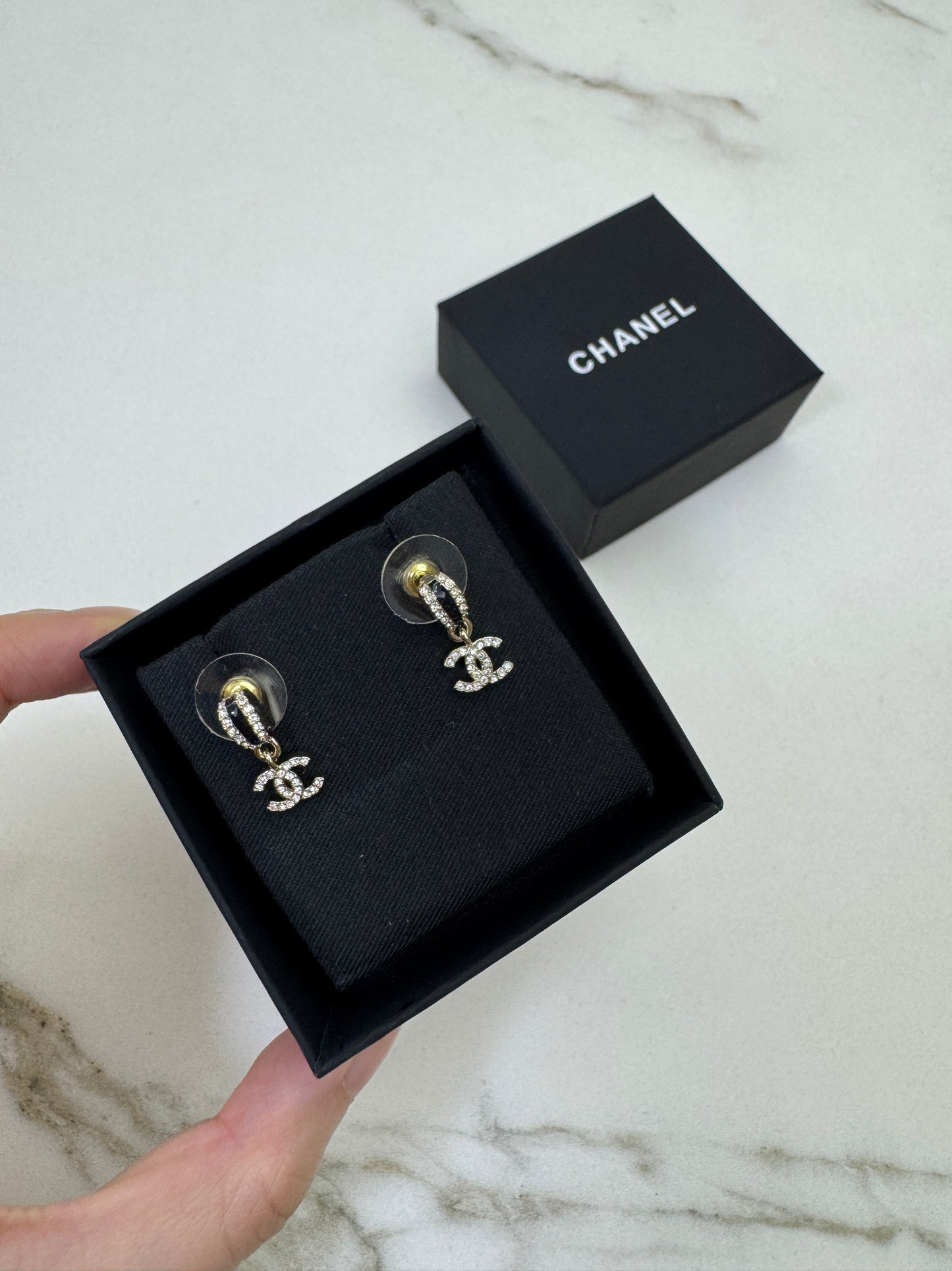 CHANEL 25B 黑色拼鑽迷你耳環