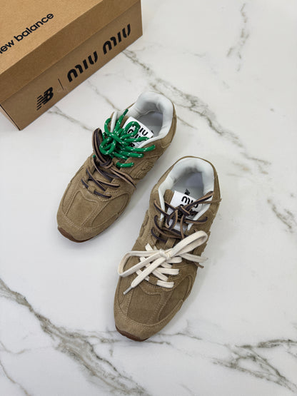 MIU MIU X NB 530 卡其淺棕色運動鞋