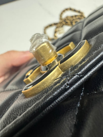 CHANEL woc 24A 琺瑯調節扣 羊皮 黑