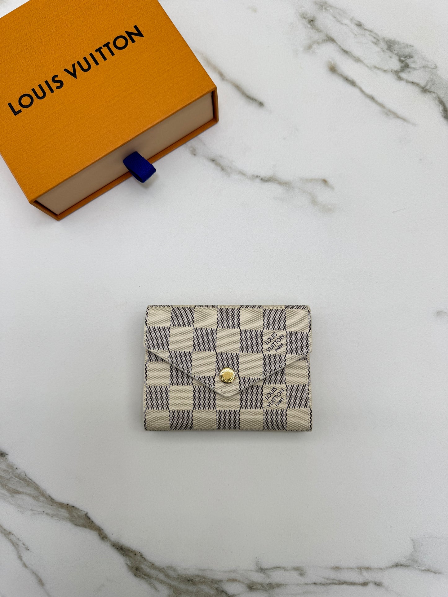 LV N64022 白棋盤三摺錢包 Victorine Wallet Damier Azur Canvas
