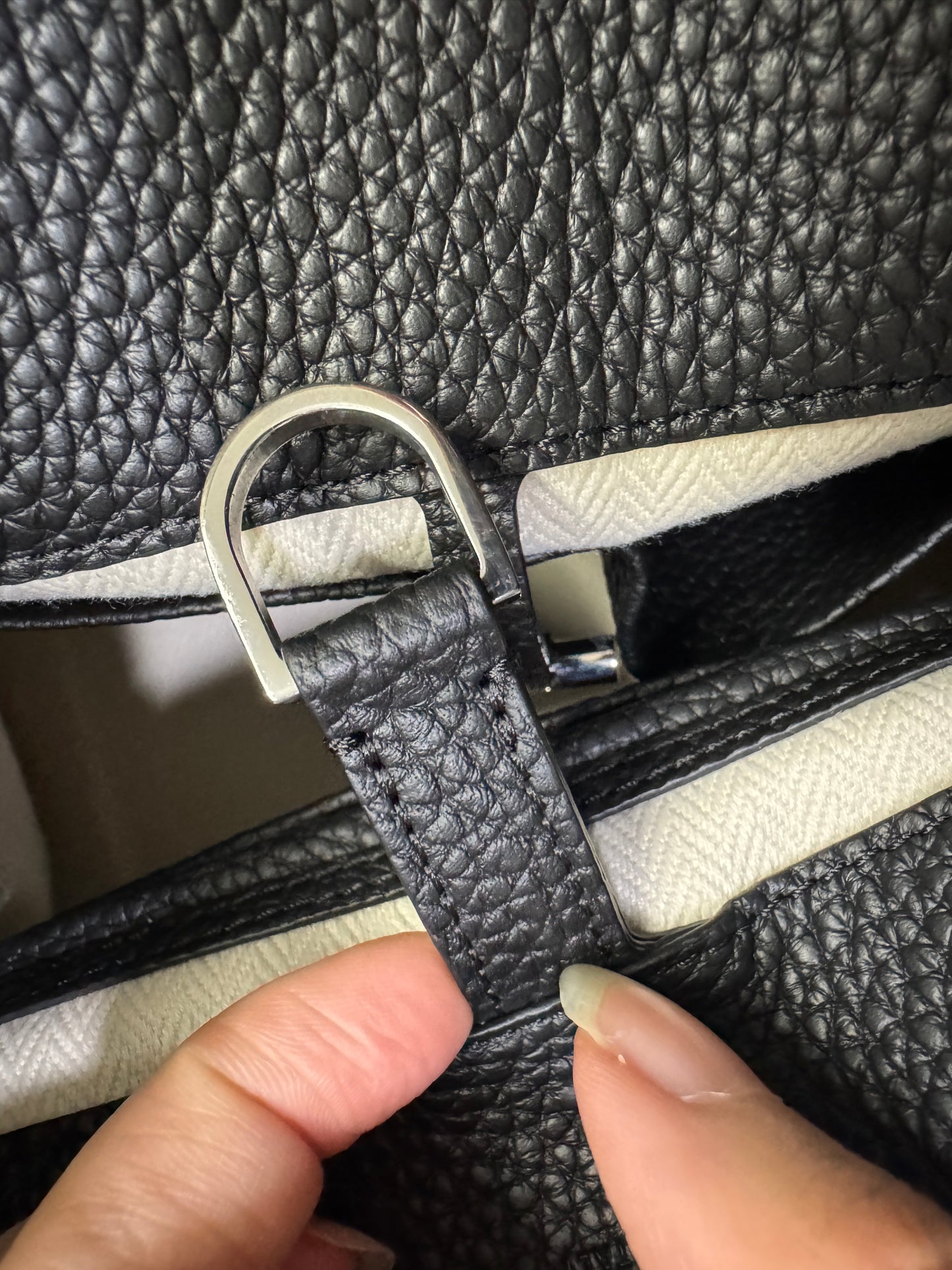 THE ROW Marguax 12 黑銀荔枝紋