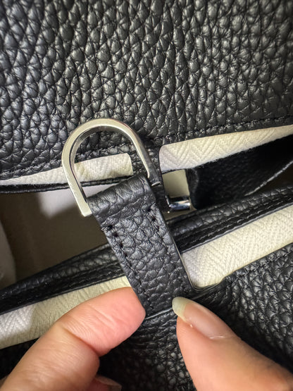 THE ROW Marguax 12 黑銀荔枝紋