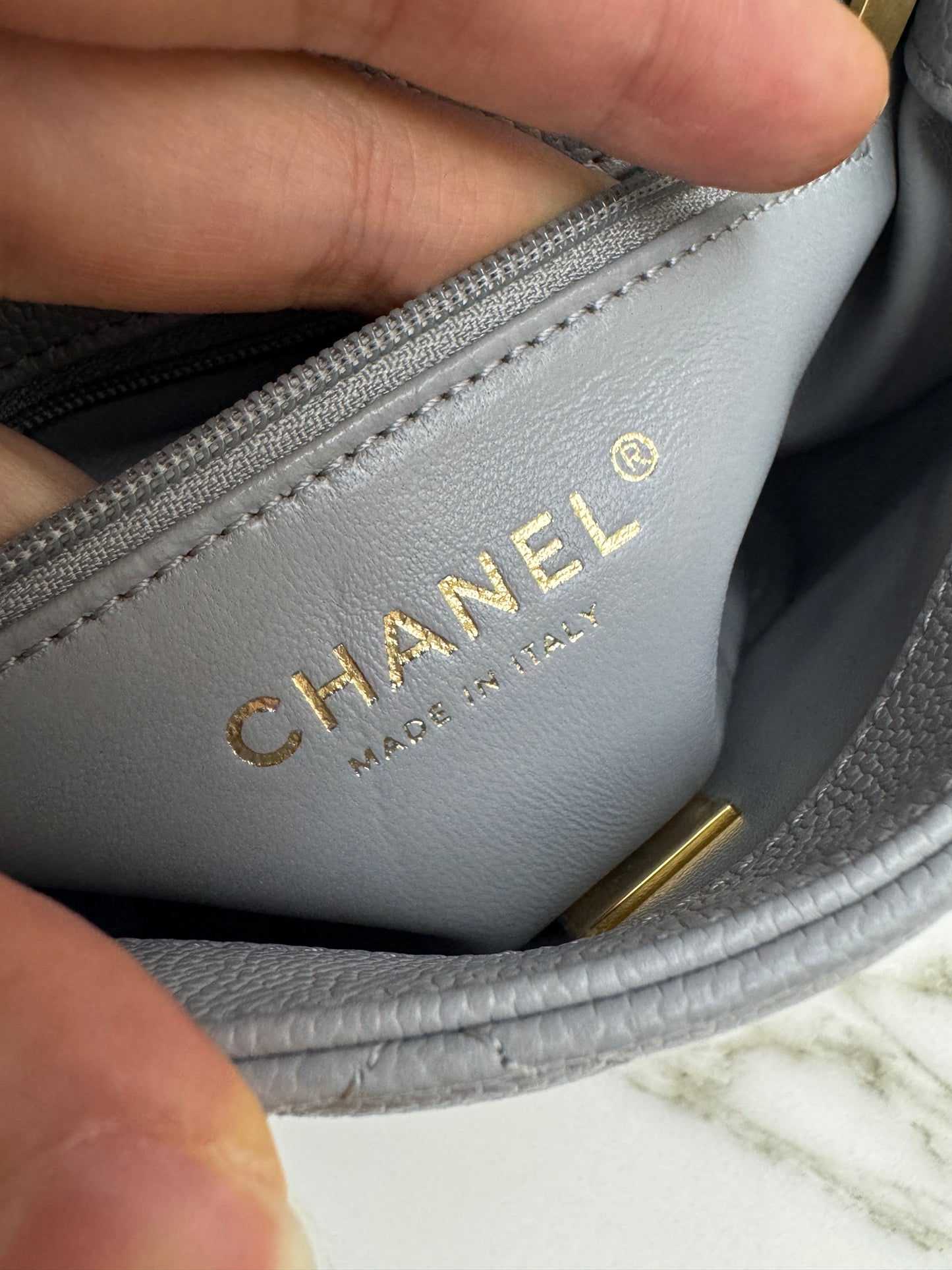 CHANEL 愛心金球 灰色 Mini Flap Bag 20cm