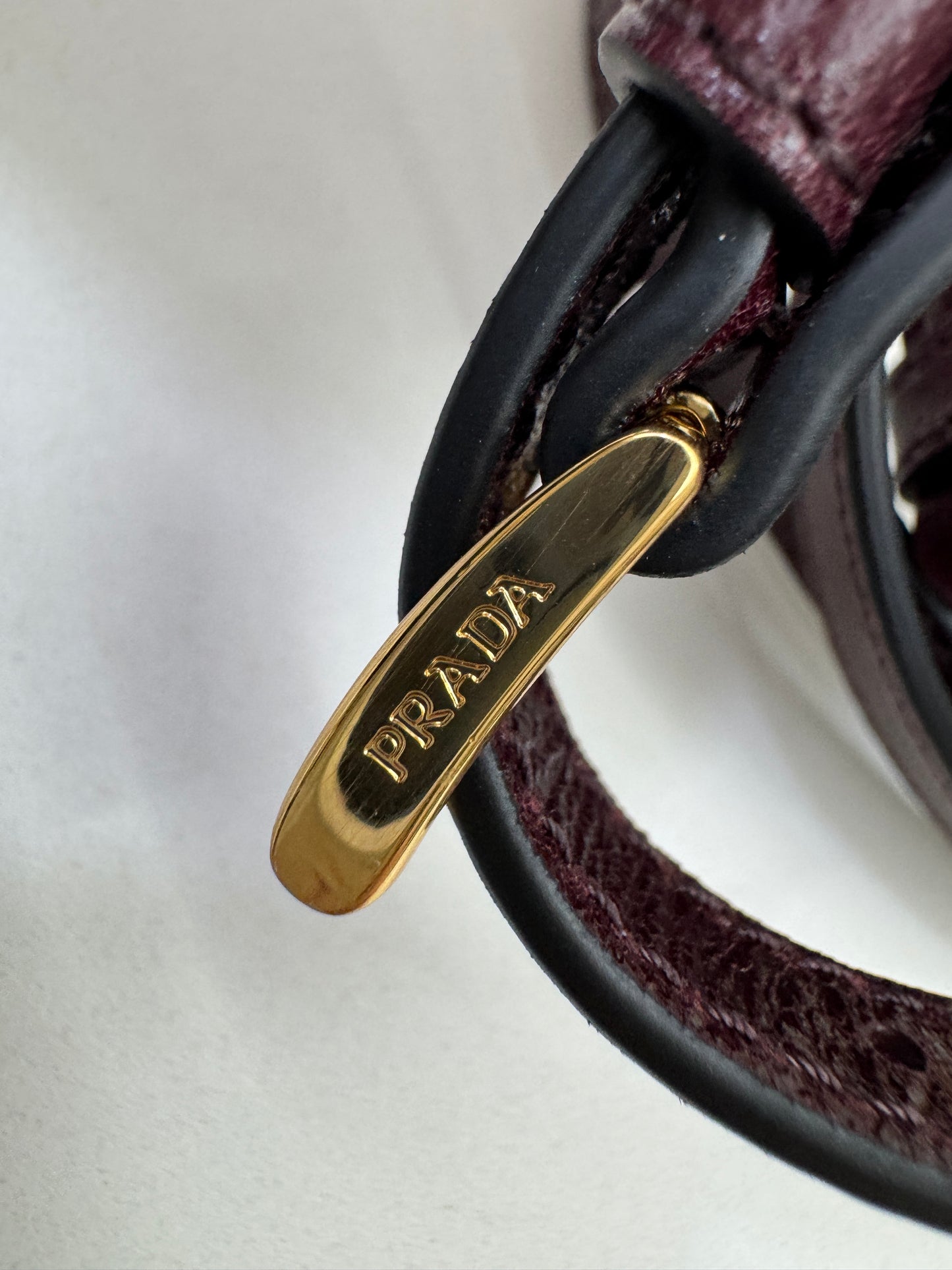 PRADA Bonnie Medium 酒紅油臘皮