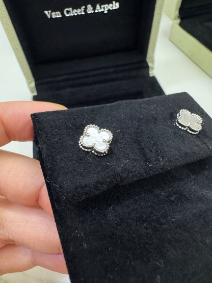 VCA Sweet Alhambra Earrings 白金色白貝母耳環