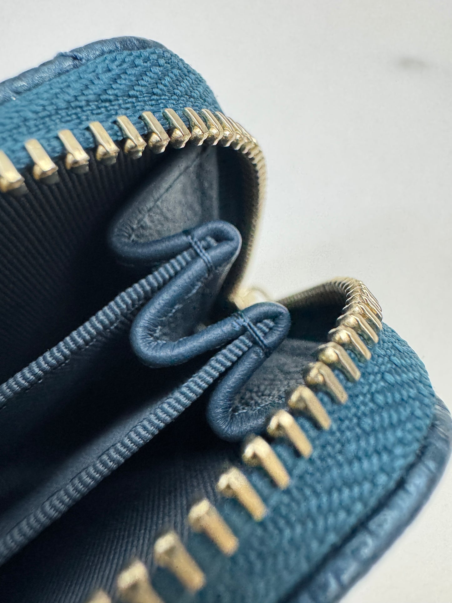 CHANEL 18S珠光藍 拉鏈零錢包 Iridescent Blue Coin Purse【Limited Edition】