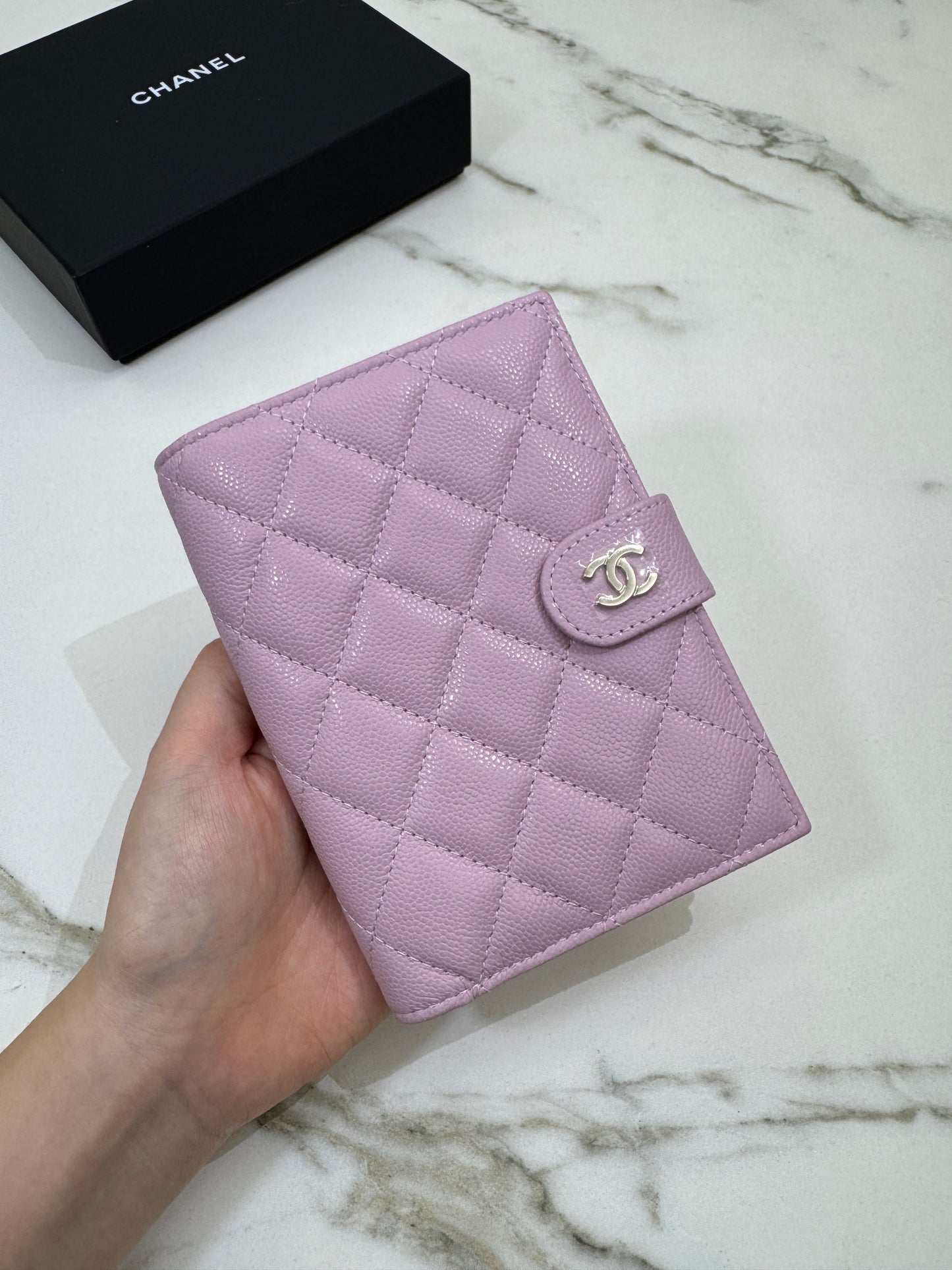 CHANEL Passport Holder 粉紅色淺金扣