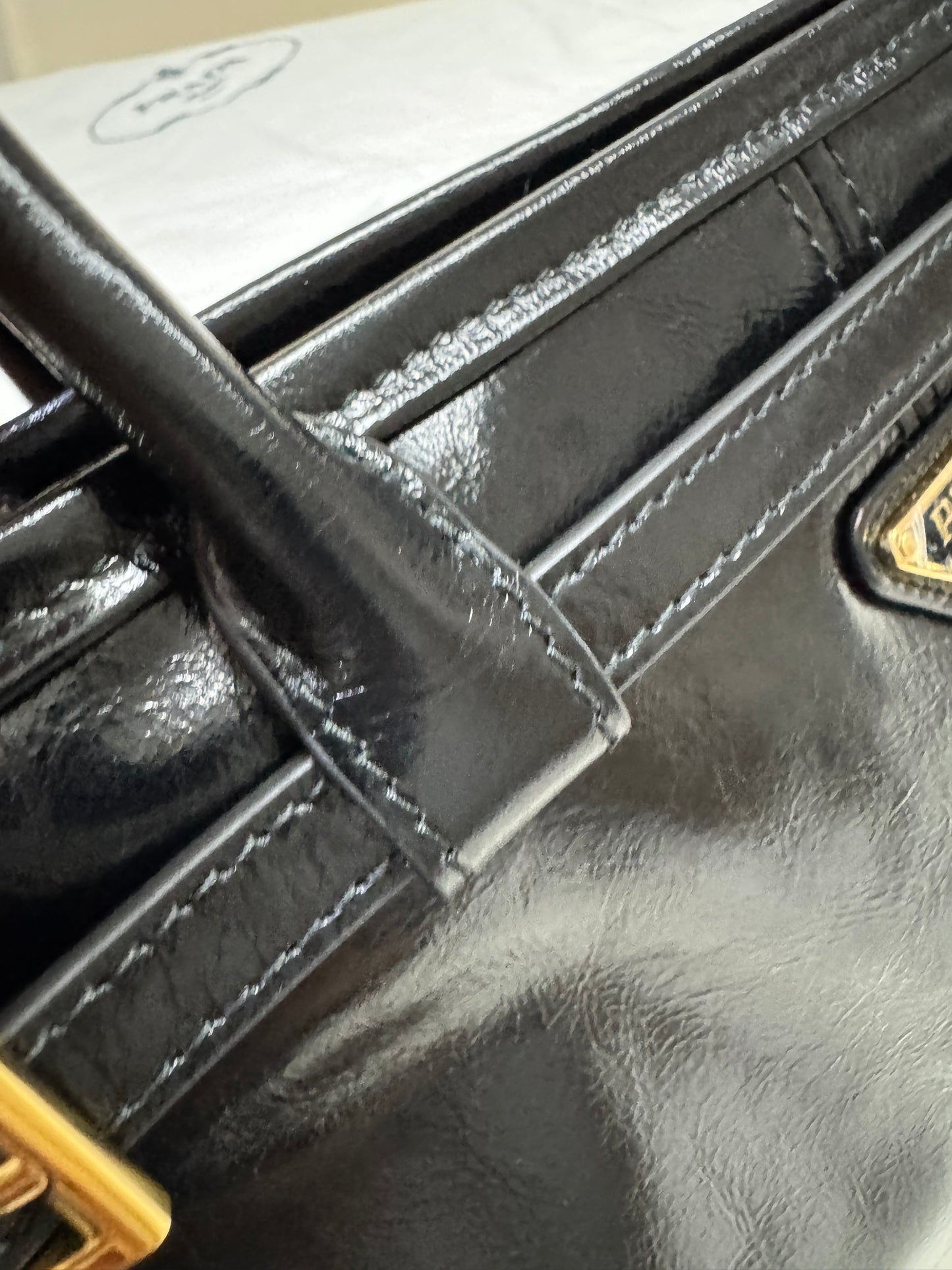 PRADA Soft Lux 中號 黑色