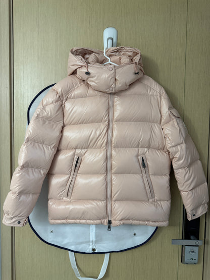 Moncler Maya 70 羽絨 光面淺粉紅色