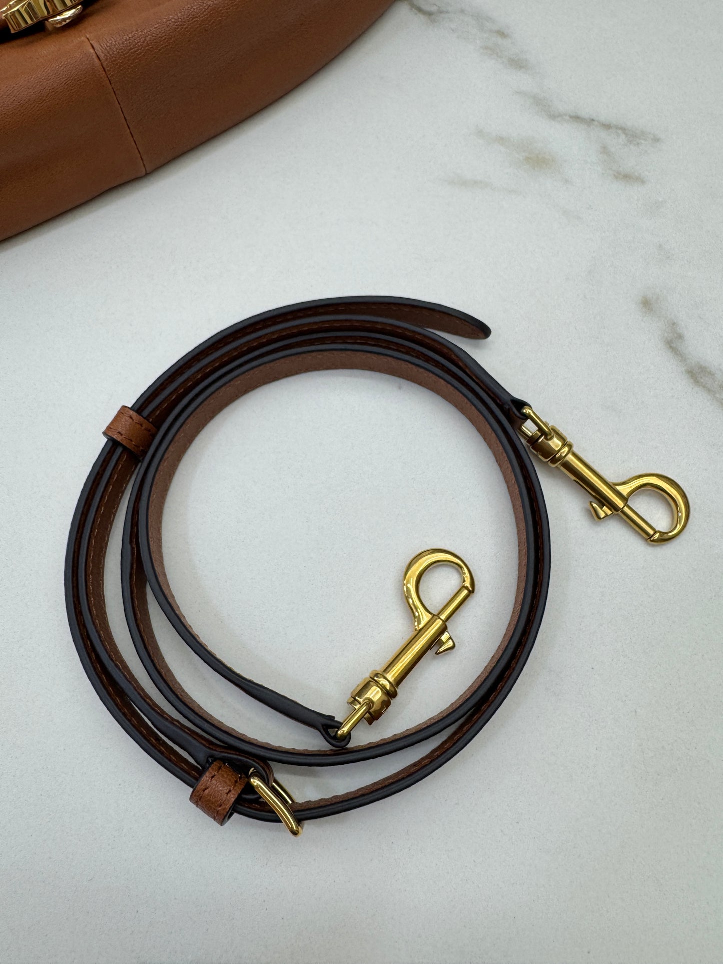 CELINE Soft Triomphe Half Moon 焦糖棕