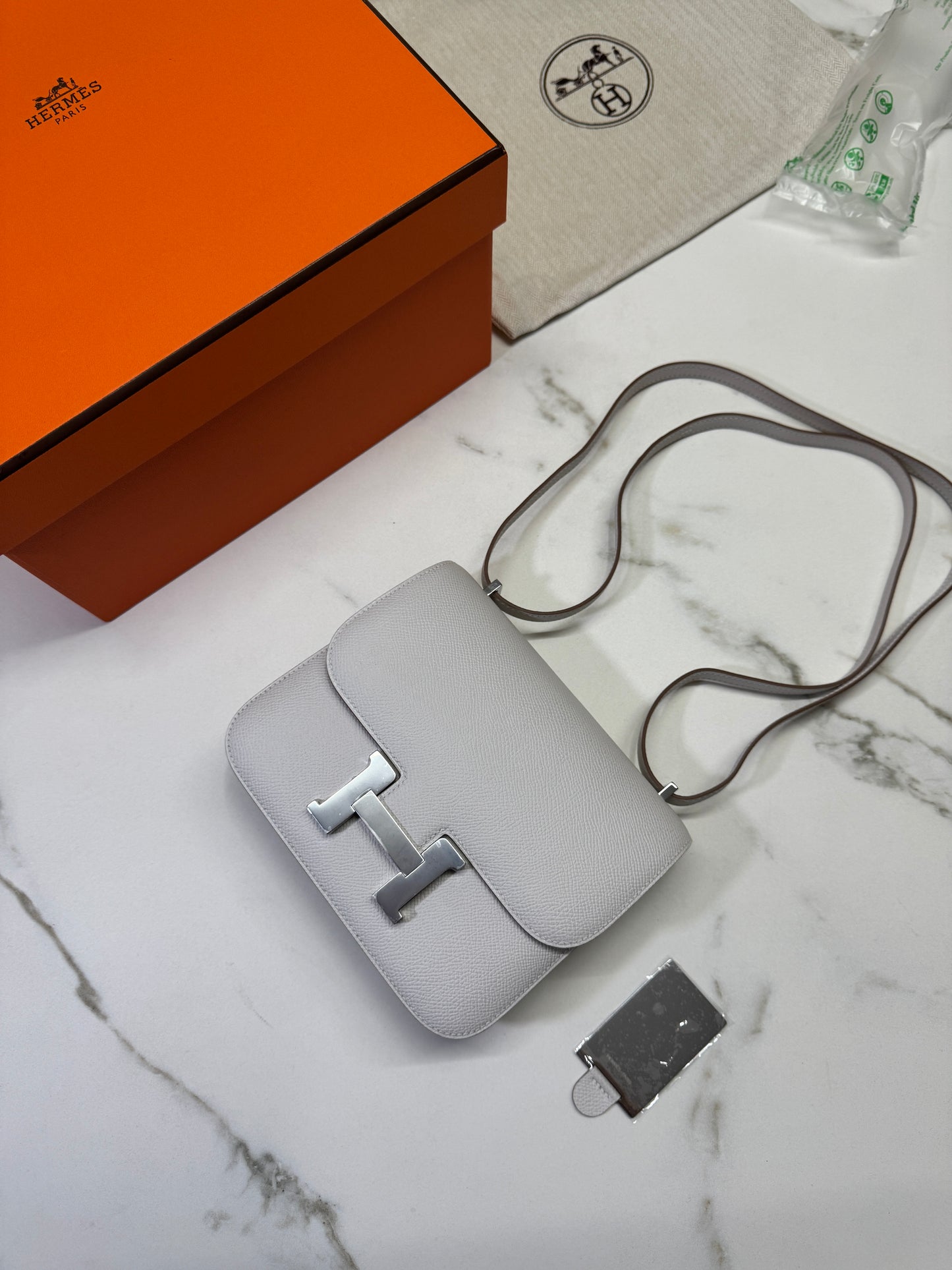 HERMES Mini Constance 奶灰色銀扣 Epsom M4 Gris Pale PHW