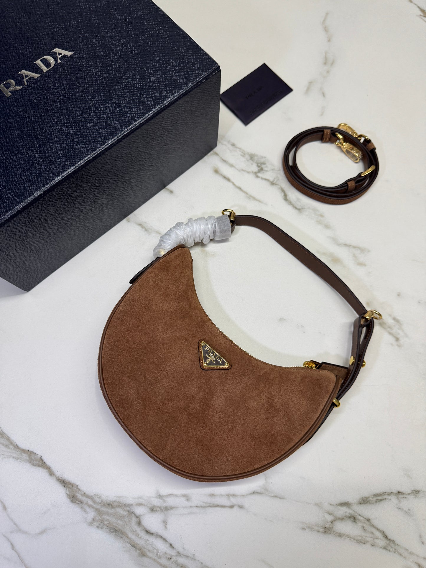 PRADA 半月包 麂皮棕色