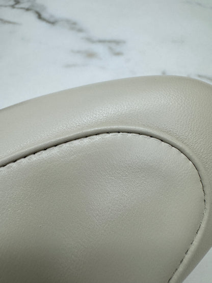 GUCCI 奶白色半拖