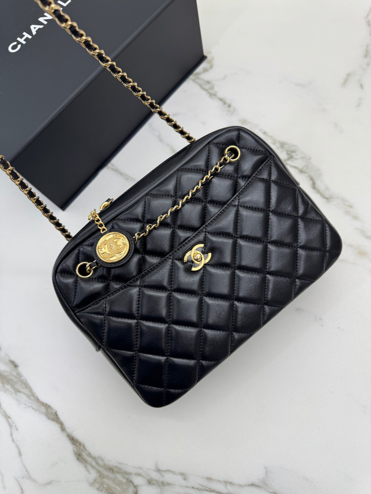 CHANEL 24K 金幣相機包 Medium