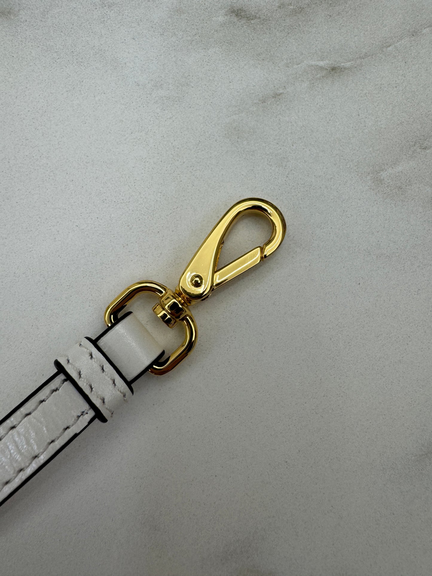 PRADA Bonnie Hobo 白色油蠟皮