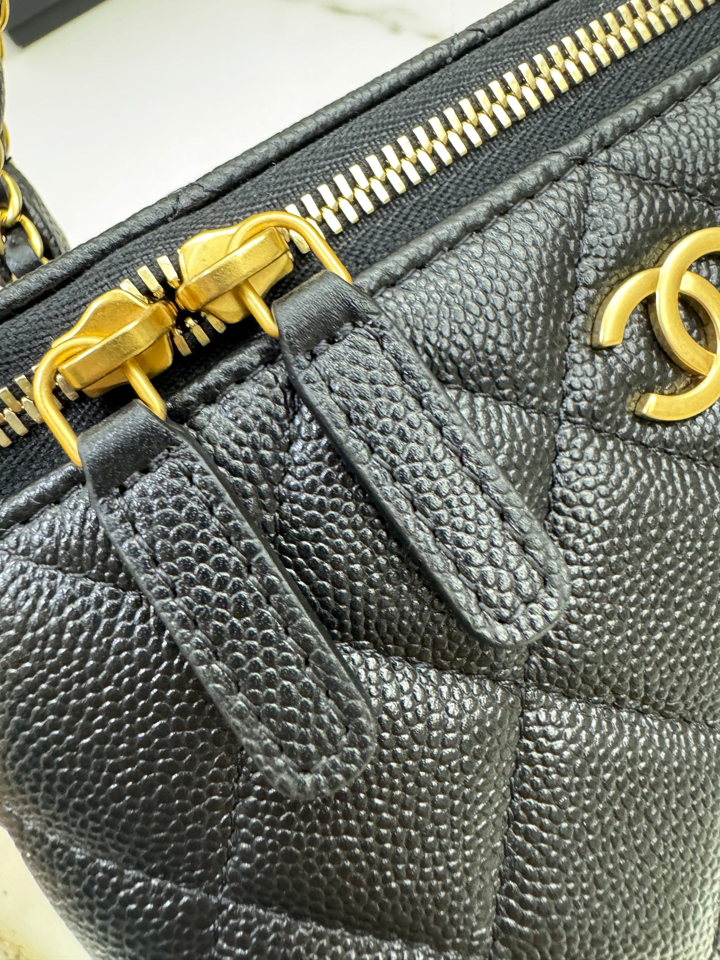 CHANEL 25B 牛皮手柄長盒