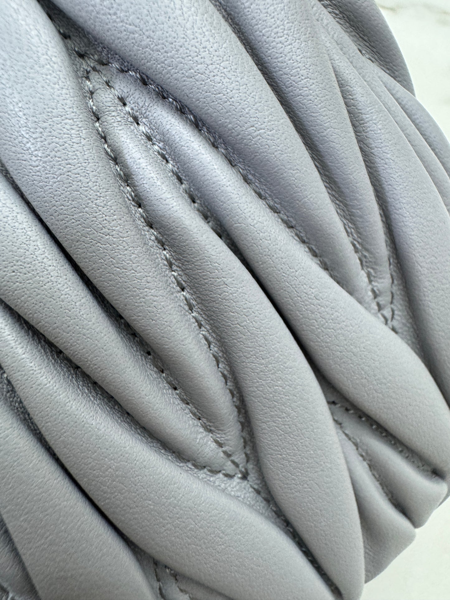 MIU MIU Wander Small 霧霾藍