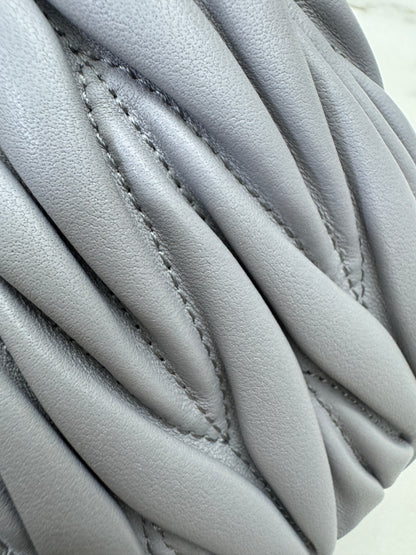 MIU MIU Wander Small 霧霾藍