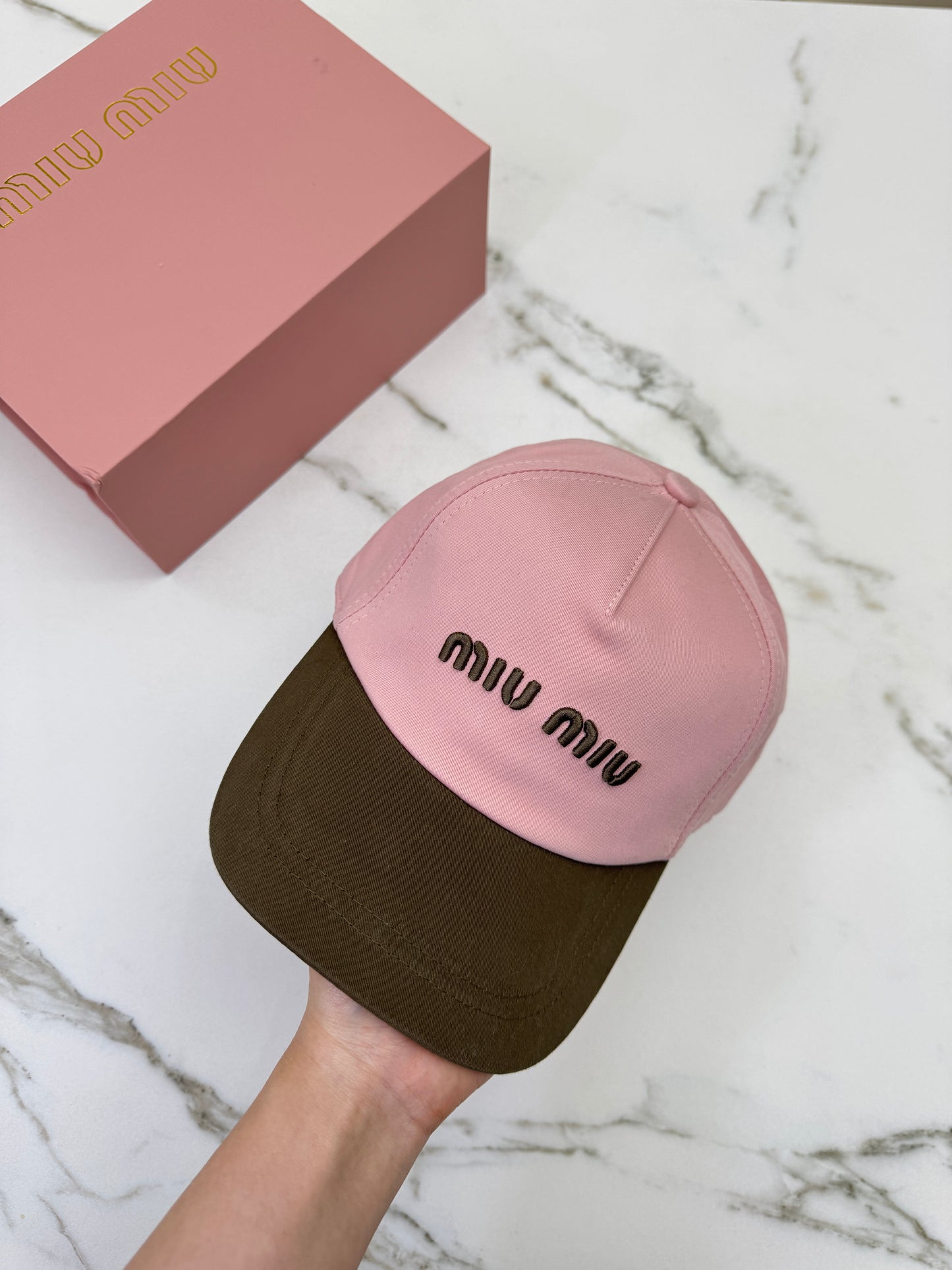 MIU MIU 鴨舌帽 粉紅拼咖啡色￼