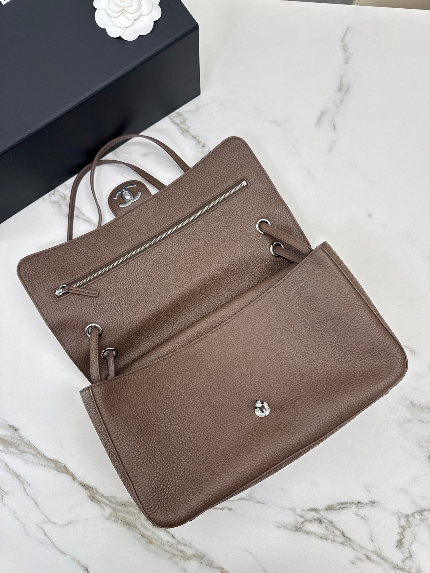 CHANEL Maxi Flap Small 32cm 大象灰/ 深卡其色 Dark Khaki