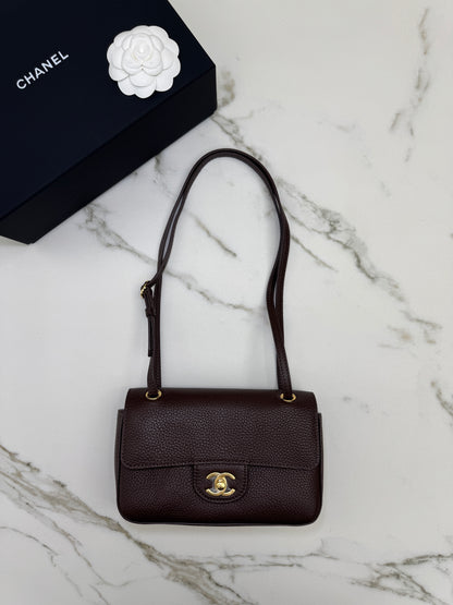 CHANEL Mini Maxi Flap 巧克力色