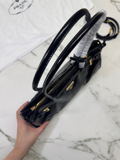 PRADA Soft Lux 中號 黑色