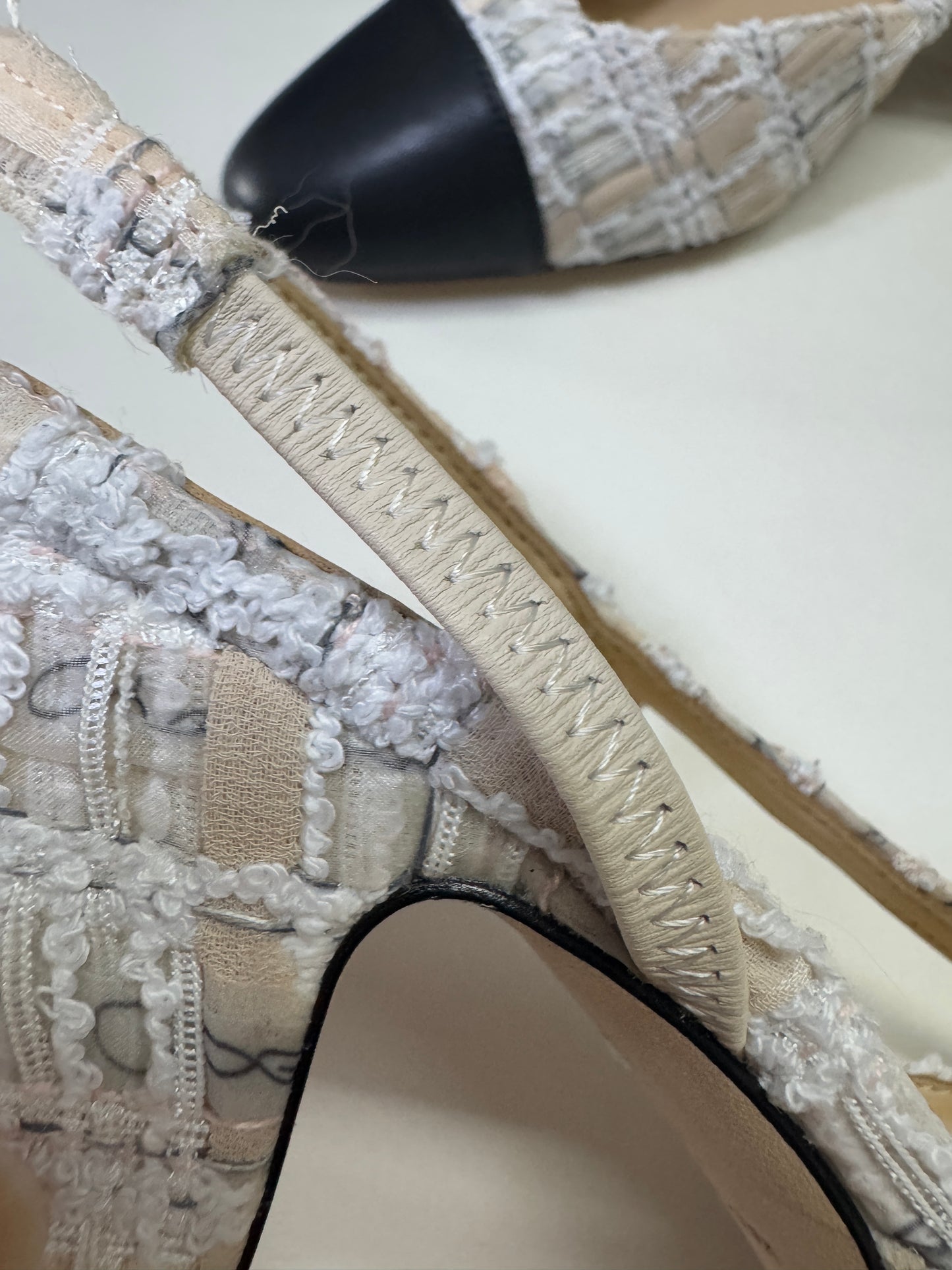 CHANEL 22P蕾絲字母 Slingback