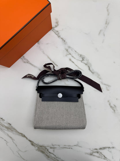 HERMES Mini Herbag 熊貓黑扣