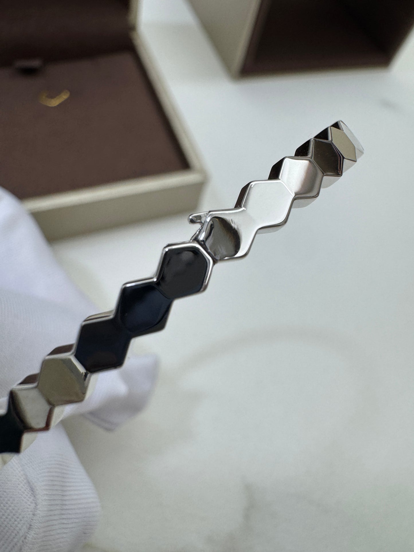 CHAUMET Bee My Love 半鑽白金色手鐲