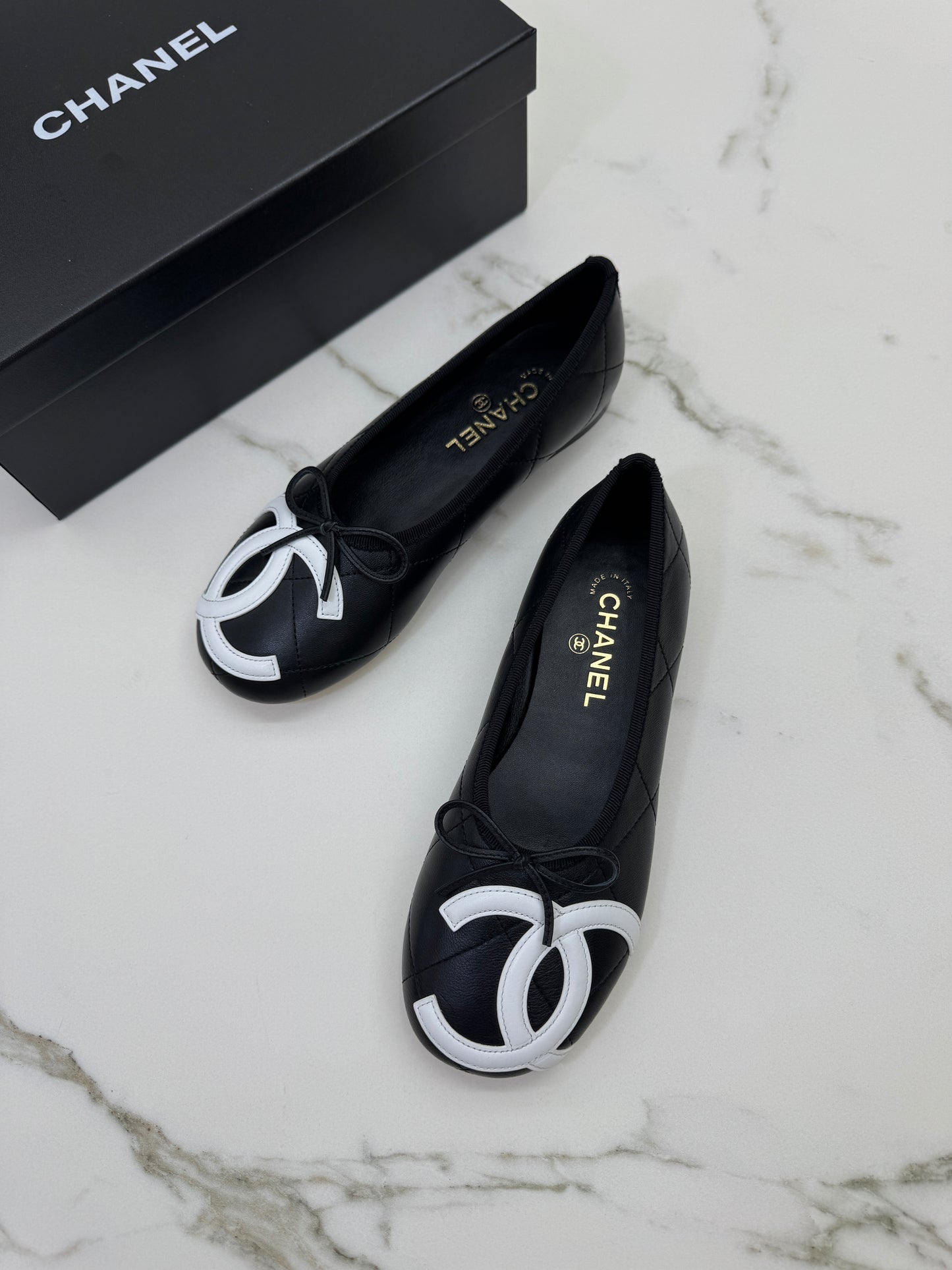 CHANEL Cambon Ballet Flats 芭蕾舞鞋 黑拼白