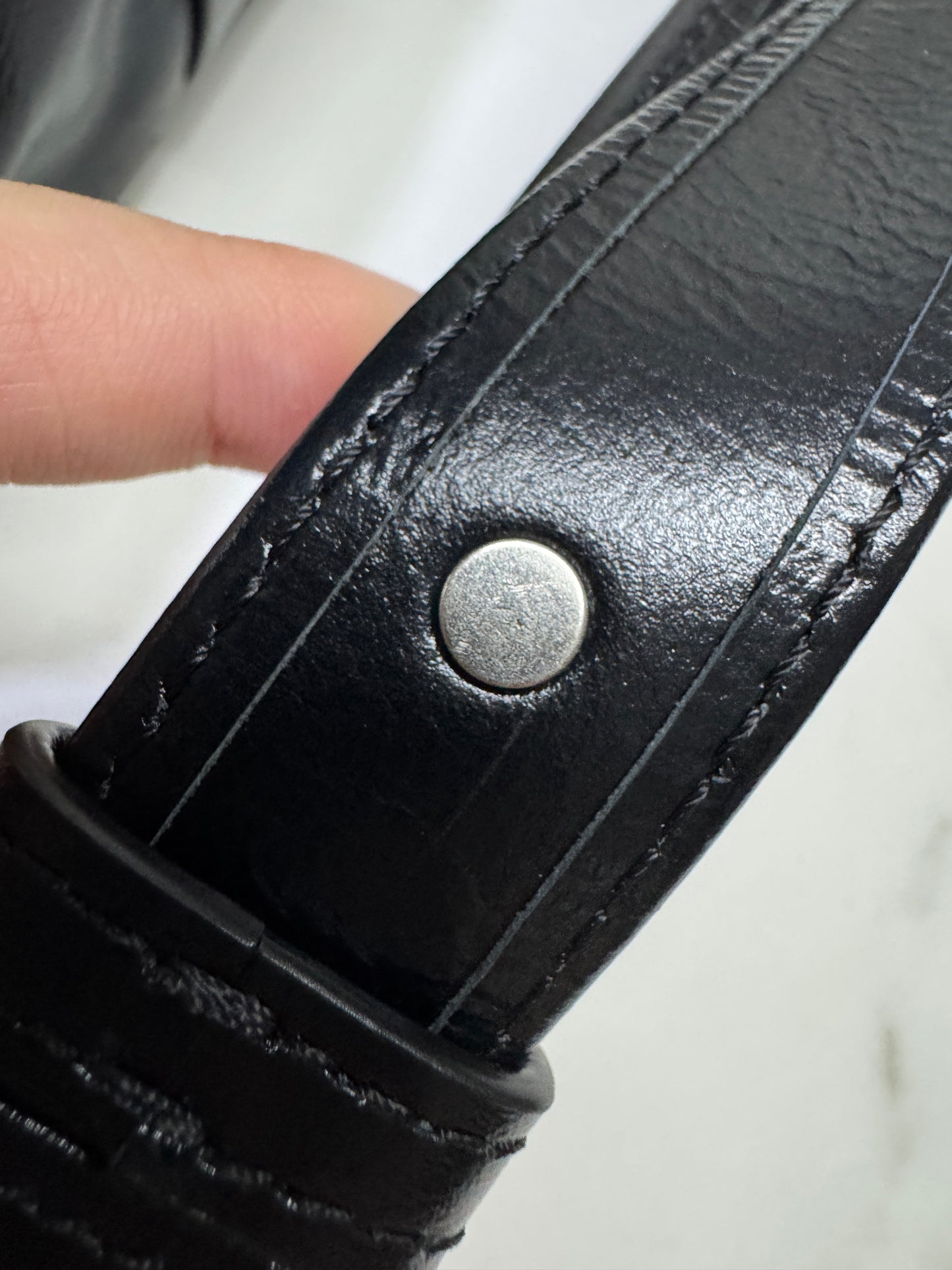 BV 8格油臘皮腰包