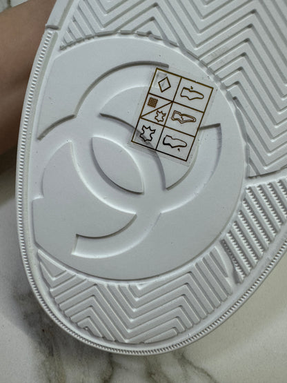 CHANEL 全皮燙金小白鞋 Sneakers