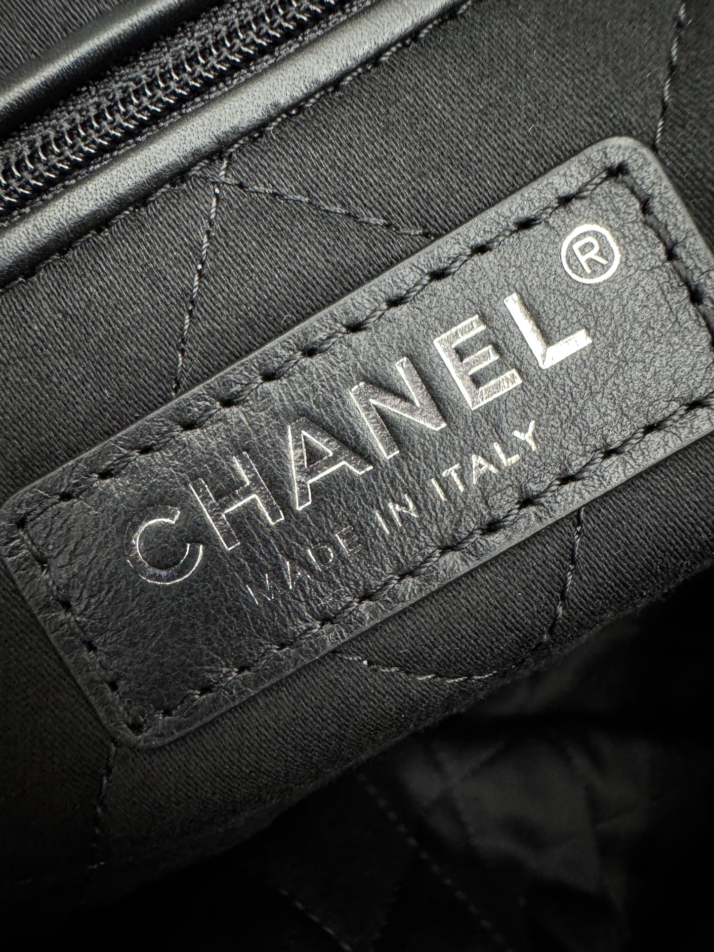 CHANEL 22Bag 黑銀 Medium