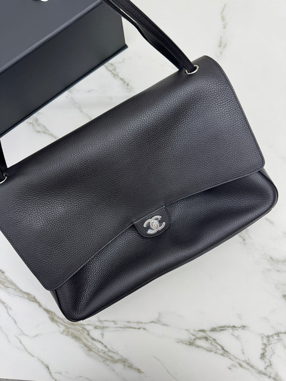 CHANEL Maxi Flap 大號38cm 黑銀