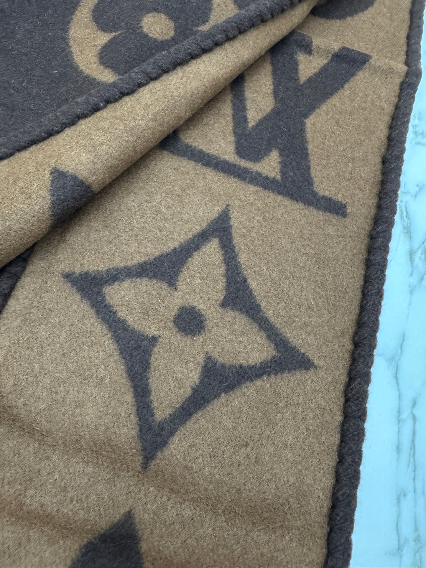LV Sweet Dreams Scarf M77379 Marron