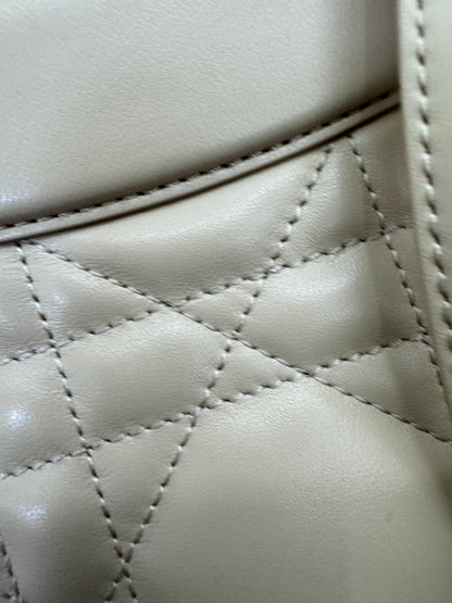 DIOR Caro Backpack Medium 奶茶色