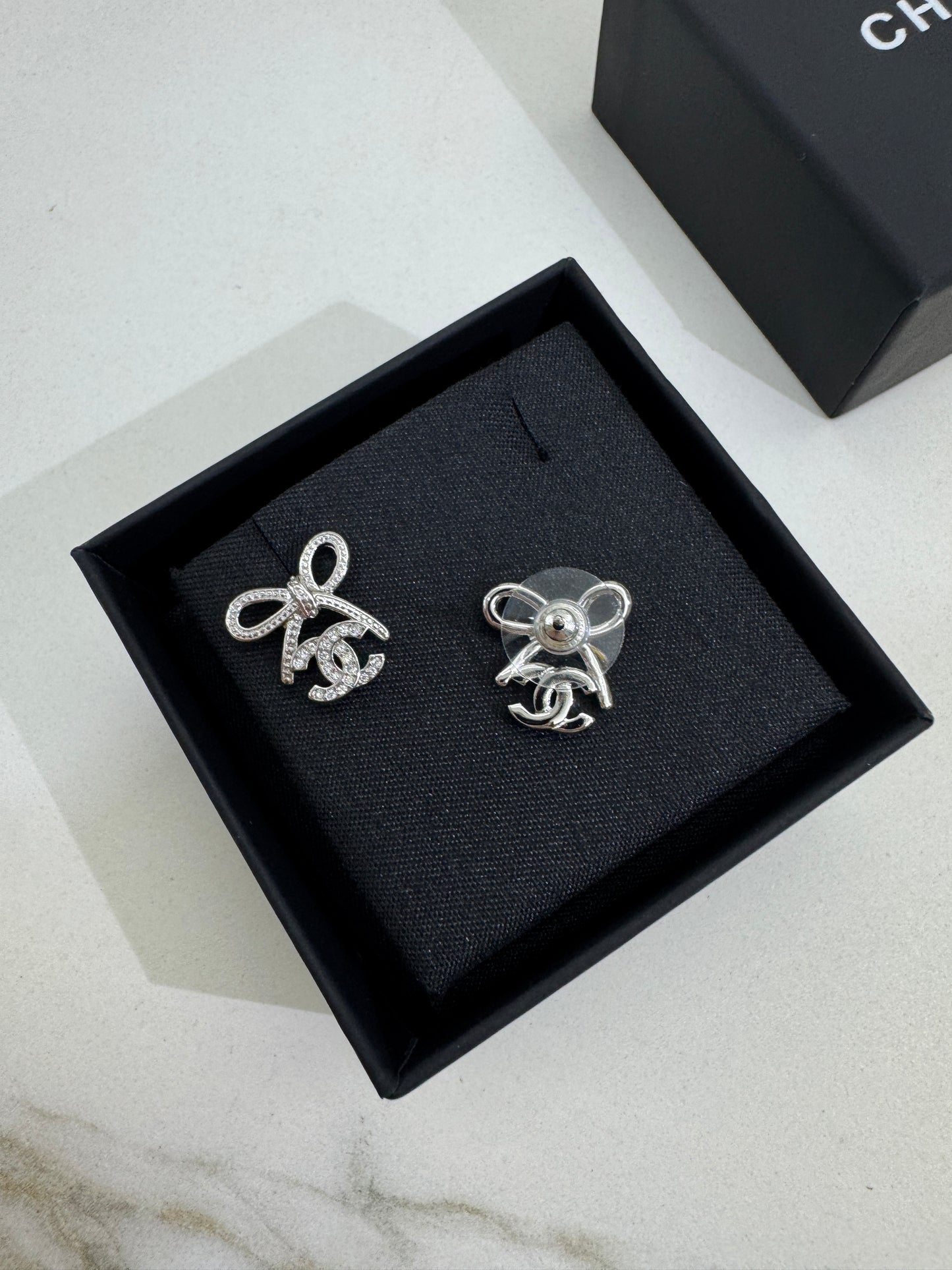 CHANEL 25K 蝴蝶結耳環 銀色