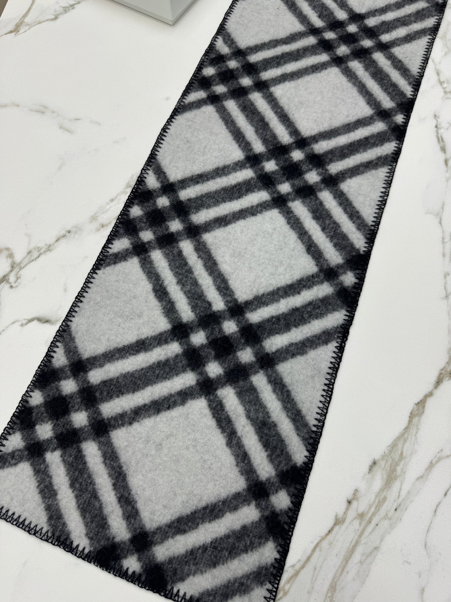 BURBERRY Check Wool Scarf 黑白色