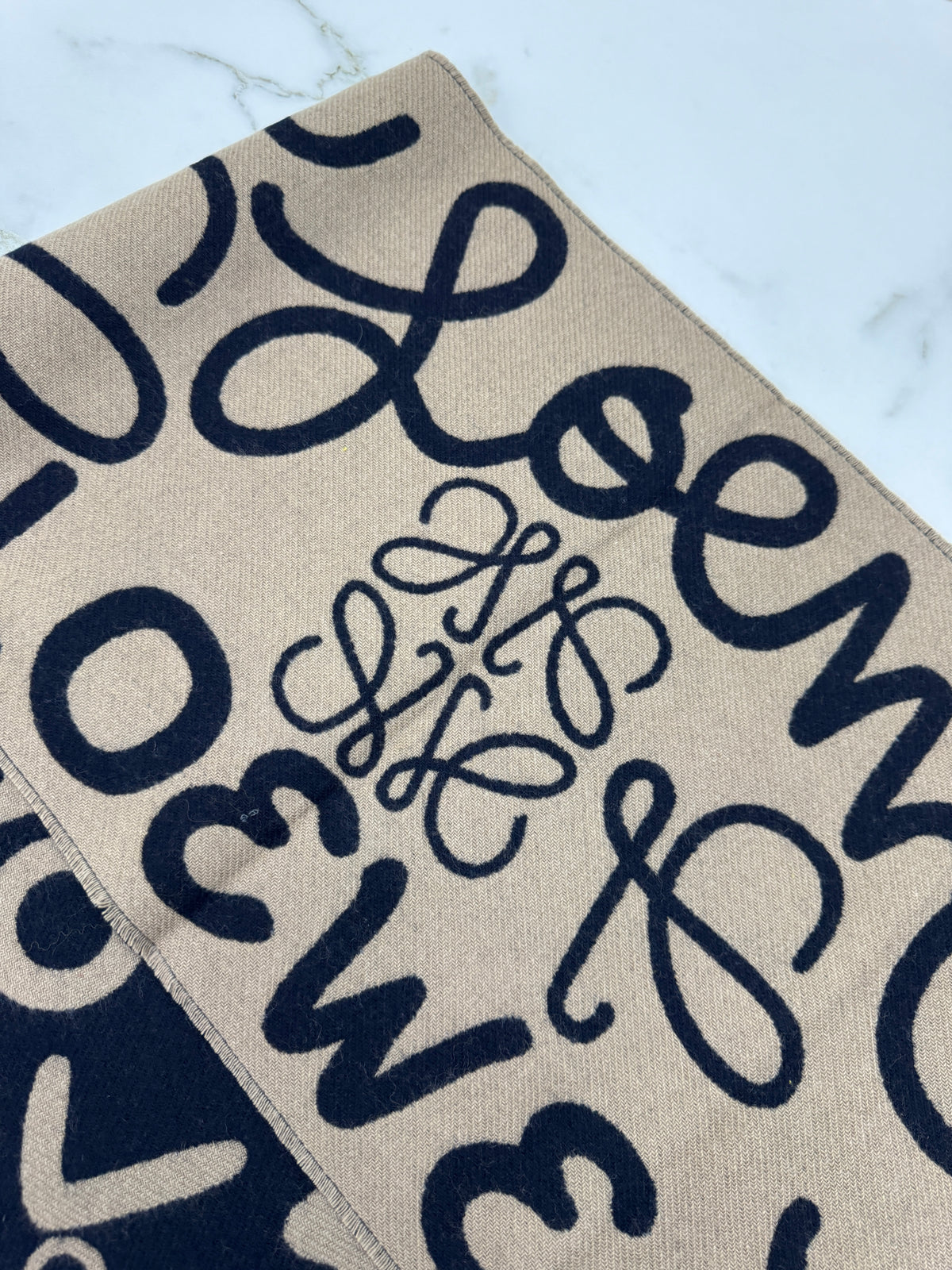 LOEWE 塗鴉圍巾