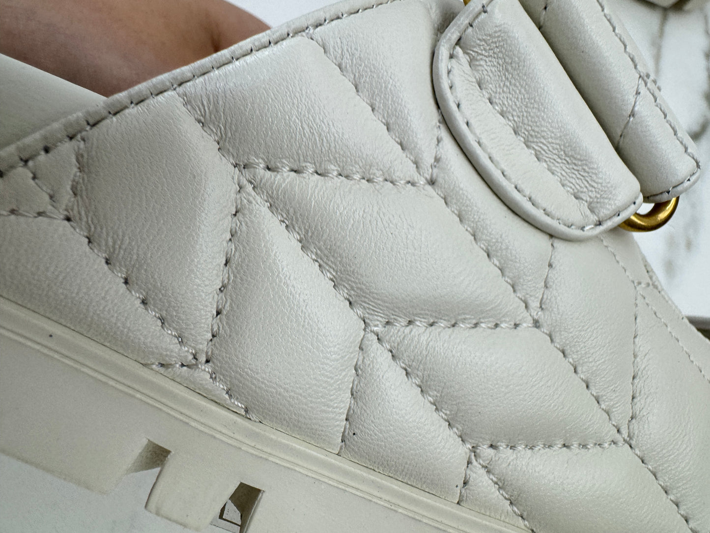 MIU MIU 魔術貼涼鞋 米白色羊皮