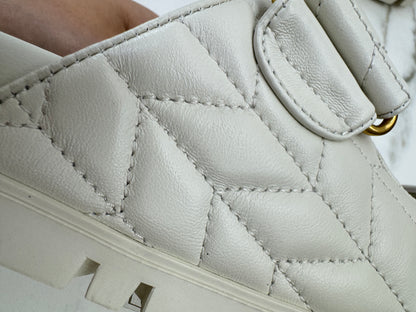 MIU MIU 魔術貼涼鞋 米白色羊皮